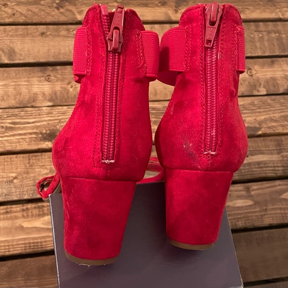 White Mountain Red wide heels - Picture 5 of 5